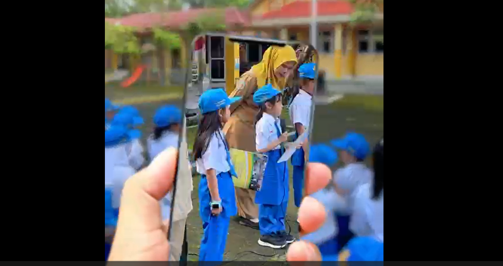 UPACARA BENDERA DI TK NEGERI MODEL