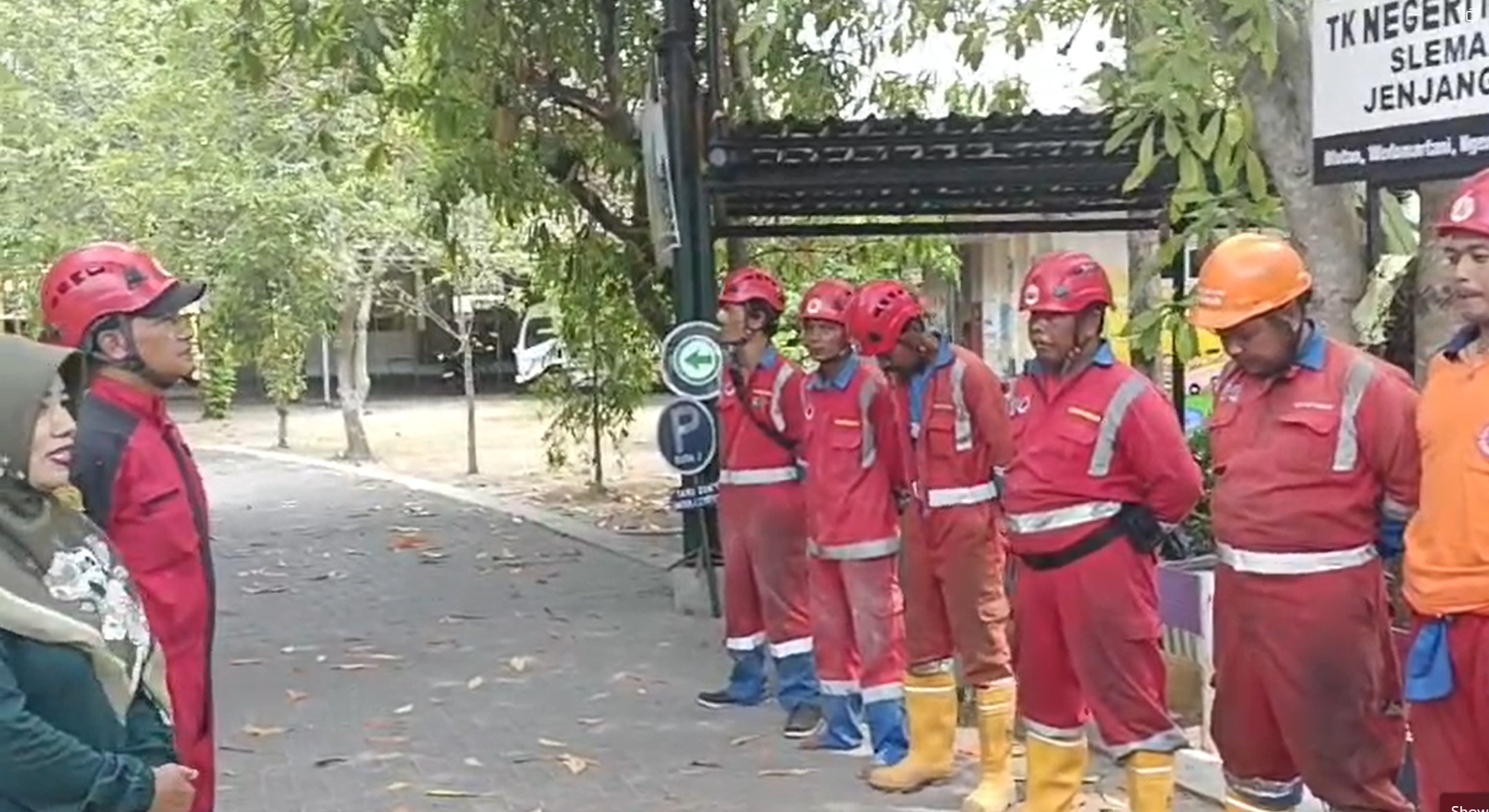Mitigasi Bencana, BPBD Kabupaten Sleman Lakukan Penebangan Pohon di TK Negeri Model Sleman
